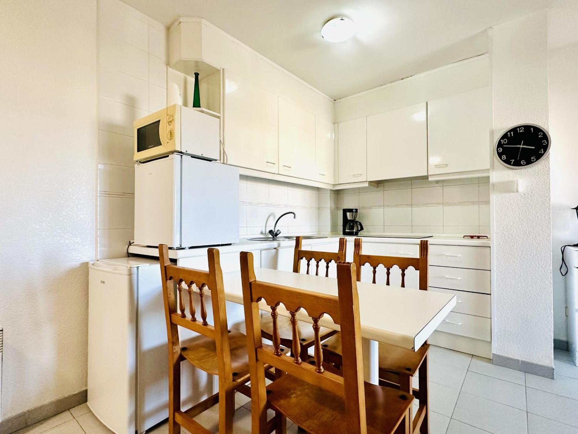 2179 Rocmar 7 4-b, Excelente Situacion Frente Al Puerto Pesquero Y Con Vista A La Bahia. Gran Terraza. Gran Parking Publico Delante. - Es-258-54 Apartamento Rosas